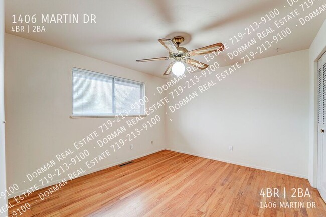 Building Photo - 1406 Martin Dr