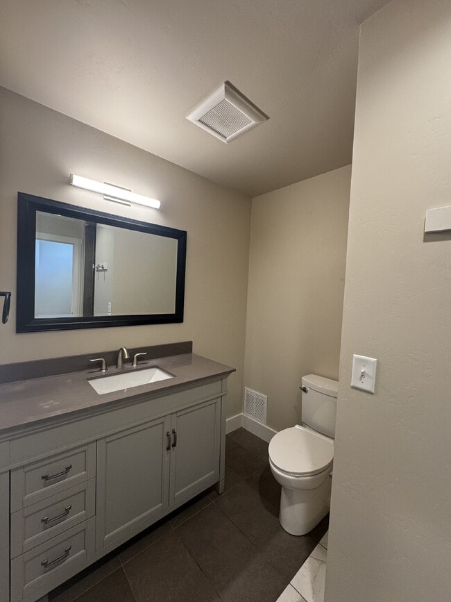 Building Photo - "Charming 1-Bedroom Oasis in the Heart of Lander, WY!"