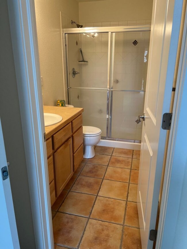 Building Photo - Gorgeous end unit townhome with one car garage and some mountain views!