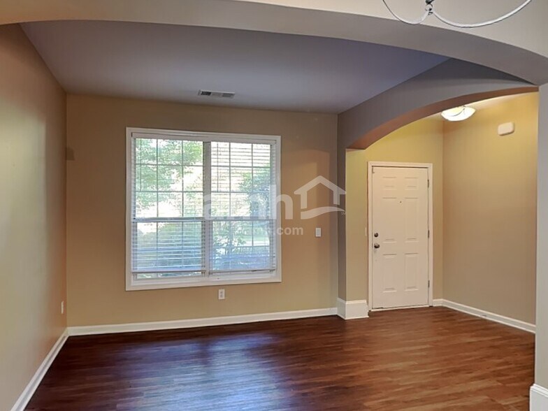 Building Photo - 1584 Silver Ridge Dr