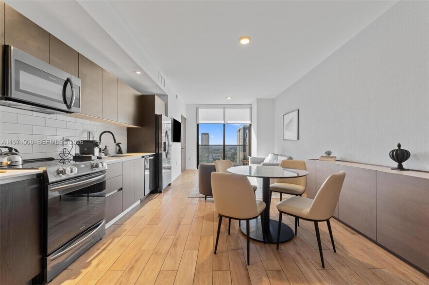 Building Photo - 398 NE 5th St