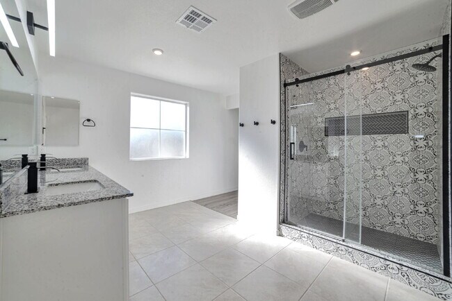 Building Photo - 10937 Parsley Ave