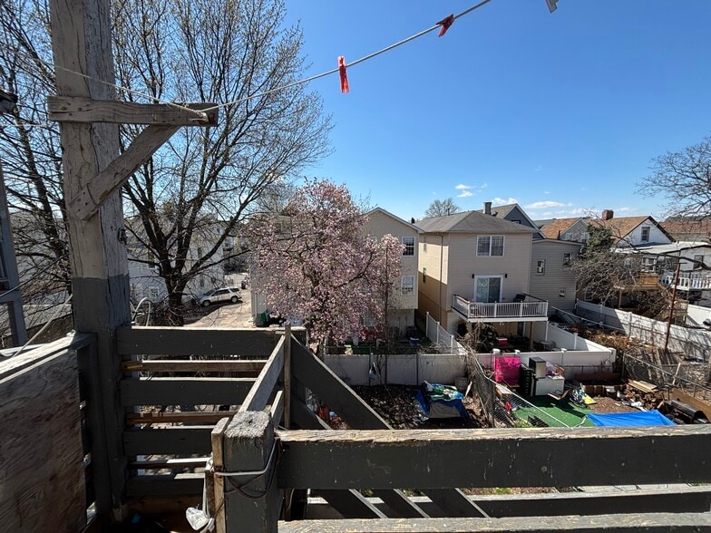 Building Photo - 516 E Jersey St