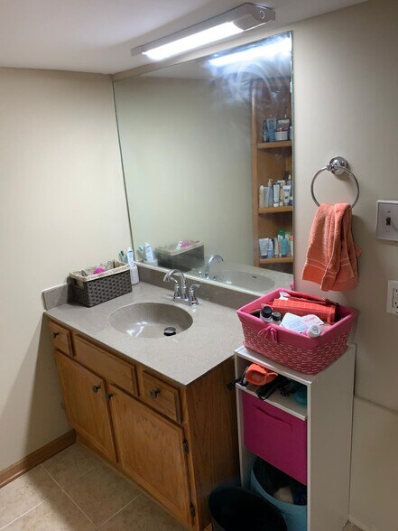 Separate room part of the bathroom - 2235 Quebec Ave S