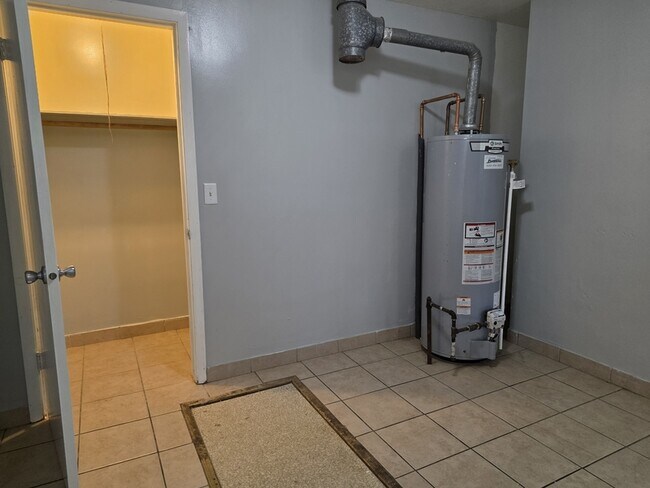 Building Photo - 2606 Southwood Dr