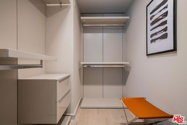 Building Photo - 2391 Roscomare Rd