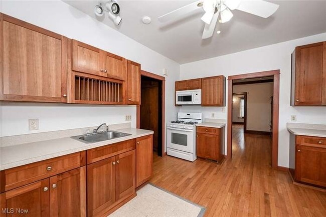Building Photo - 4919 E 107th St
