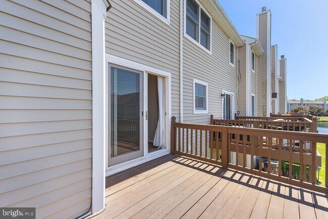 Building Photo - 400 Schooner Way