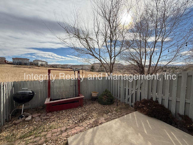 Building Photo - 2088 Oakcrest Cir