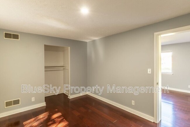 Building Photo - 1100 Wolf Trap Rd