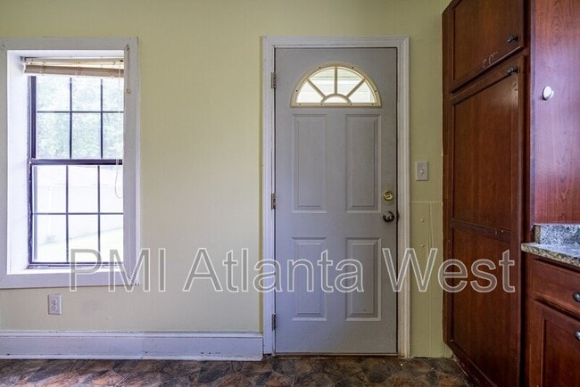 Building Photo - 2990 Jonquil Dr