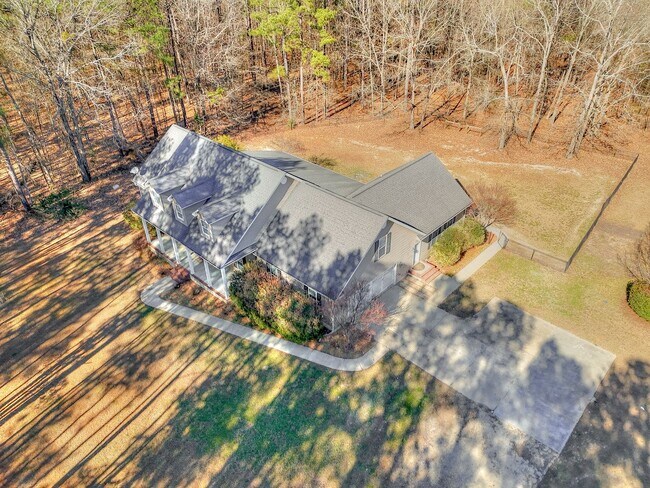 Building Photo - Large House on 3.5 Acres in Harlem