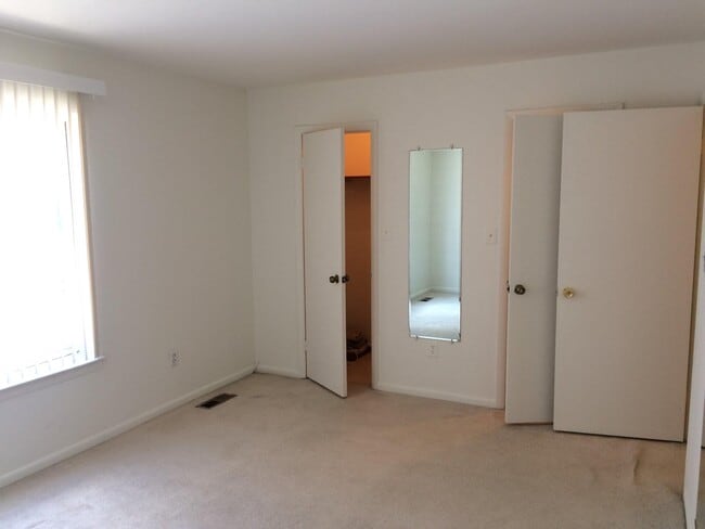 Building Photo - 10712 Muirfield Dr
