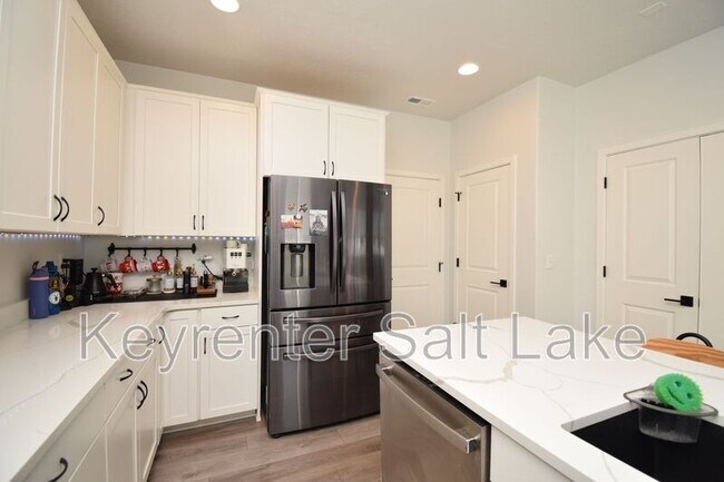 Building Photo - 2964 S 2500 W St