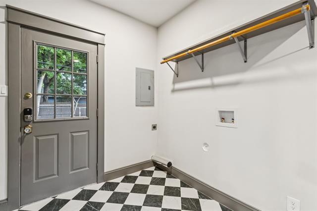 Building Photo - 810 S Montclair Ave