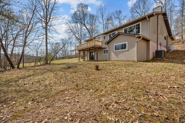 Building Photo - 200 Waterford Dr