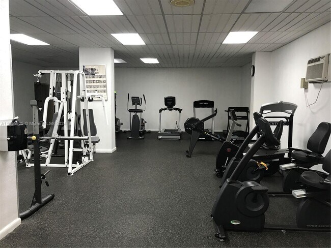 Building Photo - 1865 S Ocean Dr