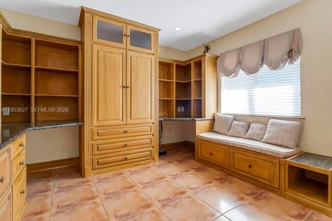 Building Photo - 4370 SW 82nd Ave