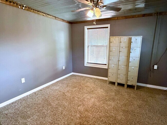 Building Photo - Spacious 4 Bedroom, 2.5 Bath Home with Stunning Marsh Views