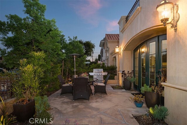 Building Photo - 613 Begonia Ave