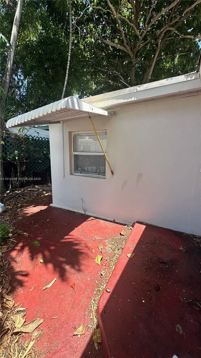 Building Photo - 2250 NE 136th St