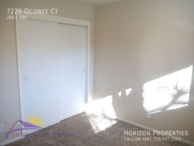 Building Photo - 2 Bed 1 Bath 827 Sq. Ft. Citrus Heights Du...