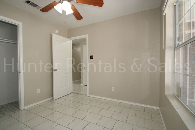 Building Photo - Live Large in Killeen – 5 Bedrooms, Big Va...