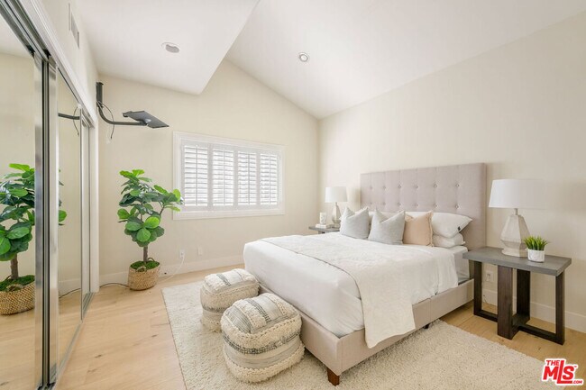 Building Photo - 707 Jasmine Ave