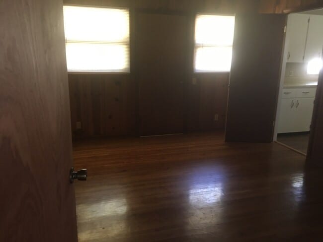 Building Photo - 3bed/1bath Home close to Annie Camp Junior...