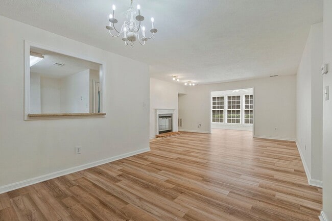 Building Photo - Bright & Cheery 2 BR 2 Bath Unit Available...
