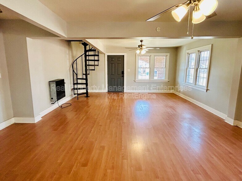 Building Photo - 2519 W Park Pl