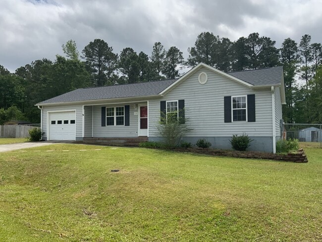 Building Photo - 3 Bedroom 2 Bath Home Located Between MCAS...