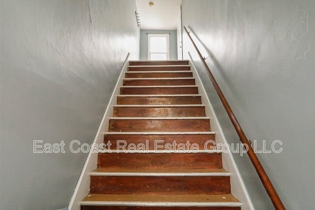 Building Photo - 721 2nd St