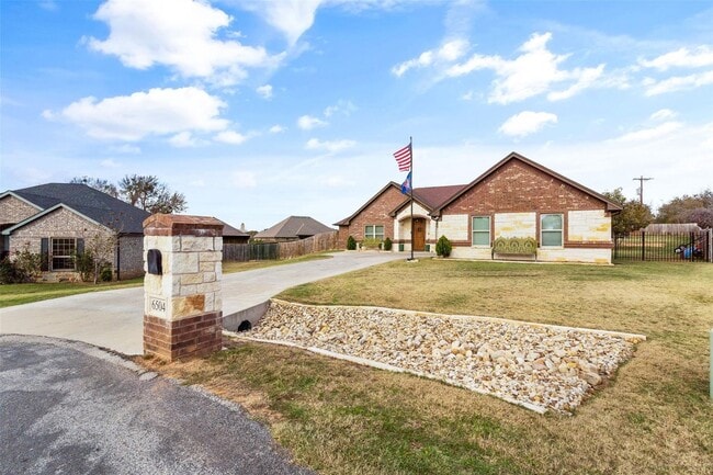 Building Photo - Beautiful Home In Pecan Planation