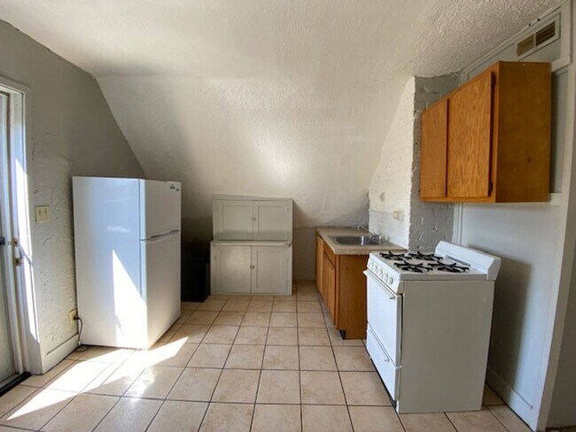 Building Photo - ...124 Beck Ave Akron OH 44302 MFH3