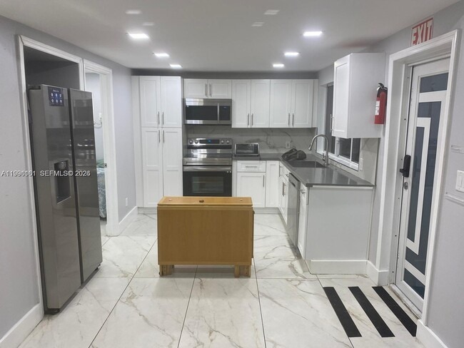 Building Photo - 2242 Polk St