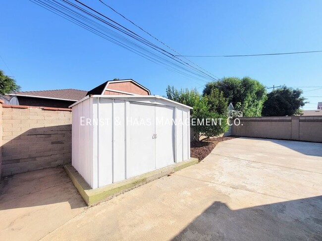 Building Photo - Charming 3 Bedroom Home Located in Prime L...