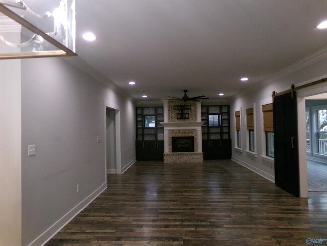 Building Photo - 505 Oshaughnessy Ave NE