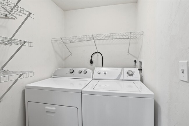 Building Photo - 4 Pearl St