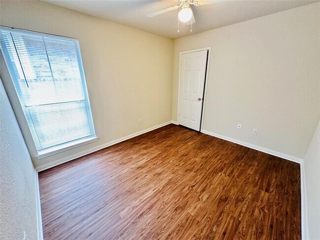 Building Photo - 6514 Clairmont Dr