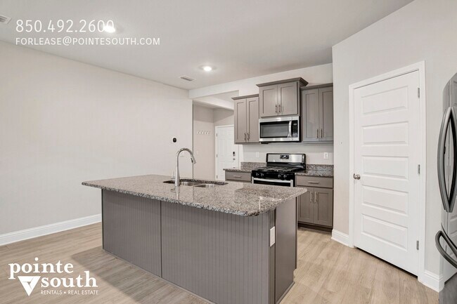 Building Photo - 390 Gemini St