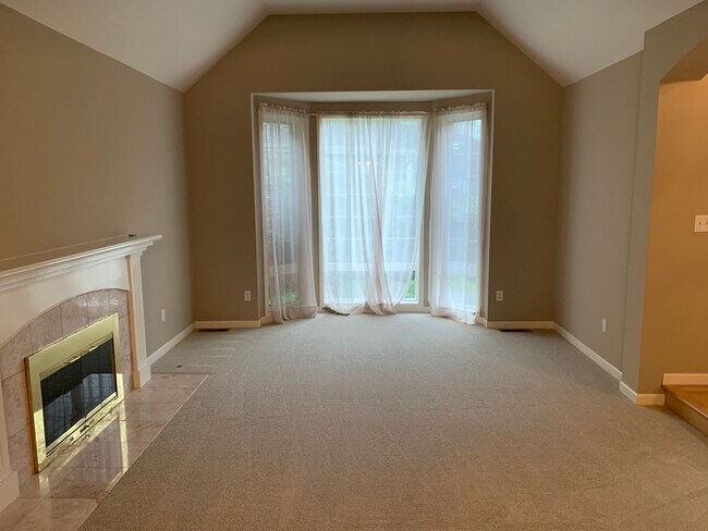 Building Photo - Location location 4 bedroom, 2.5 bath in t...