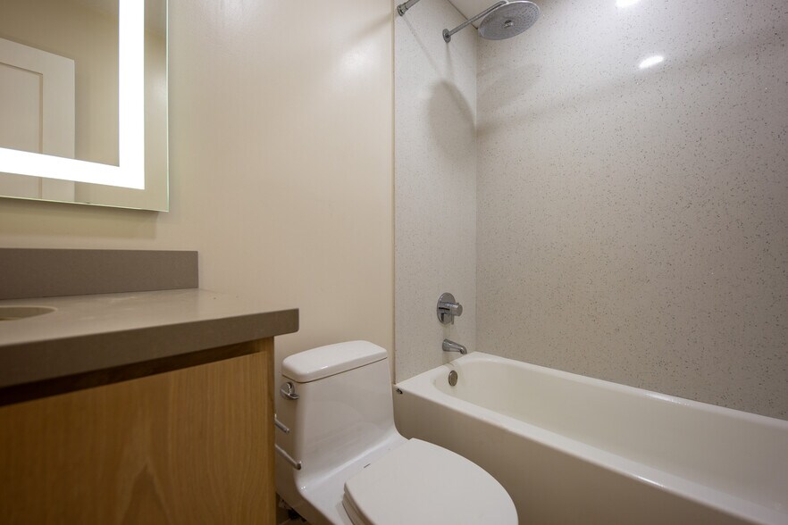 Building Photo - 3320 Judah St