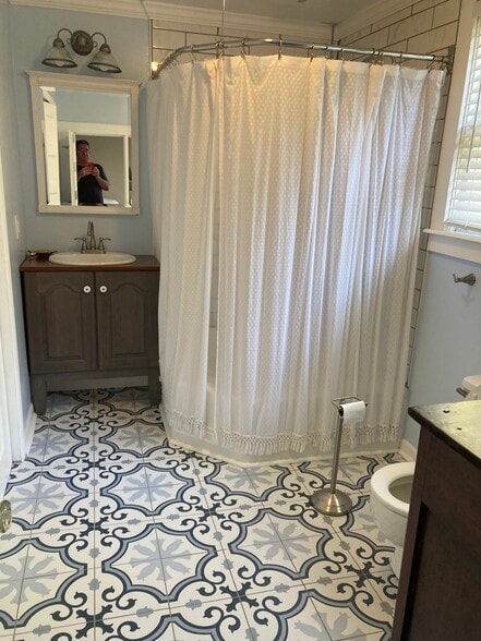 En-suite Bathroom - 624 Union St