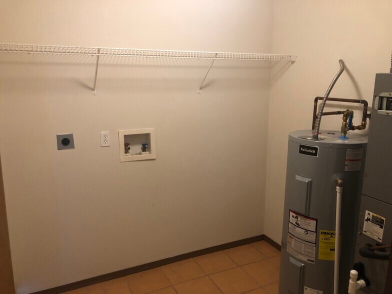 Building Photo - 1300 N 7th St