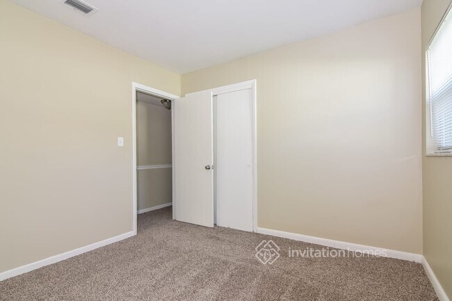 Building Photo - 2554 Lake Ellen Cir