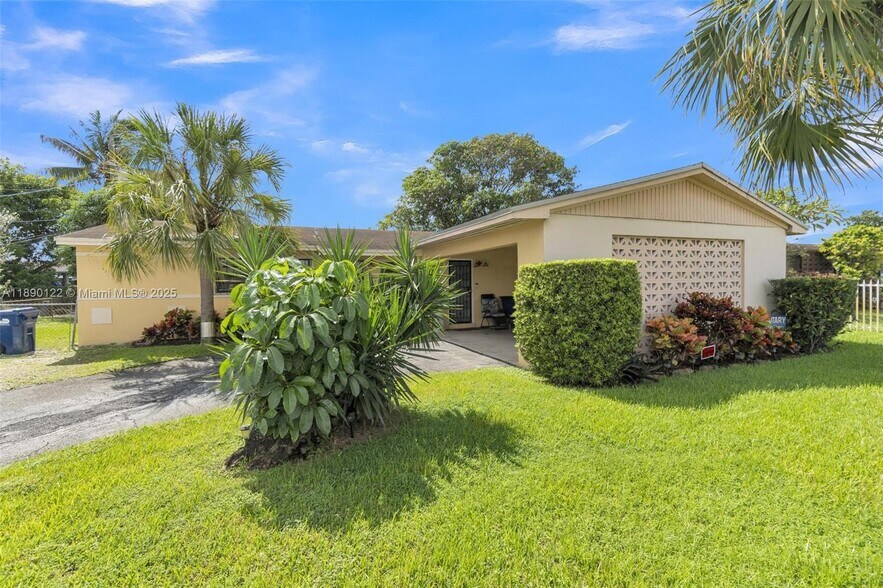 Building Photo - 2860 NW 184th St