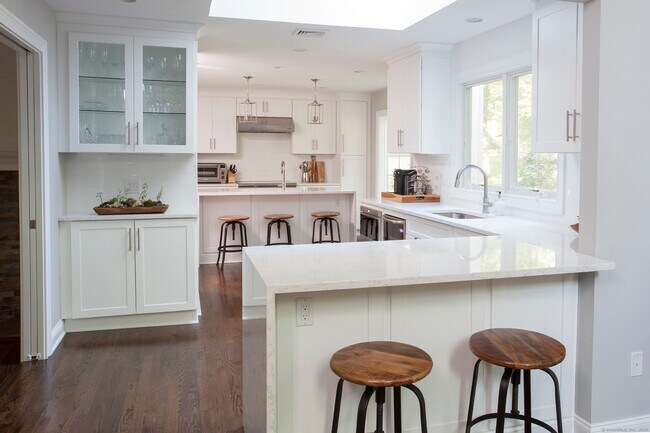 Building Photo - 38 Berndale Dr