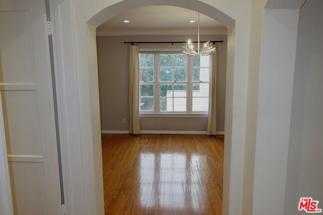 Building Photo - 906 Croft Ave