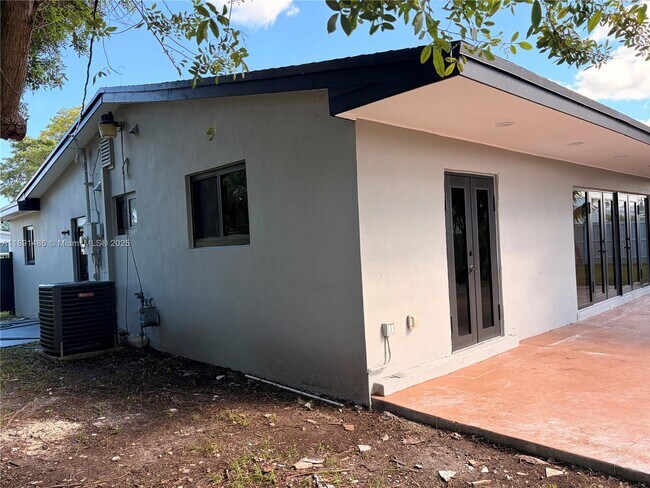 Building Photo - 2120 SW 84th Ave